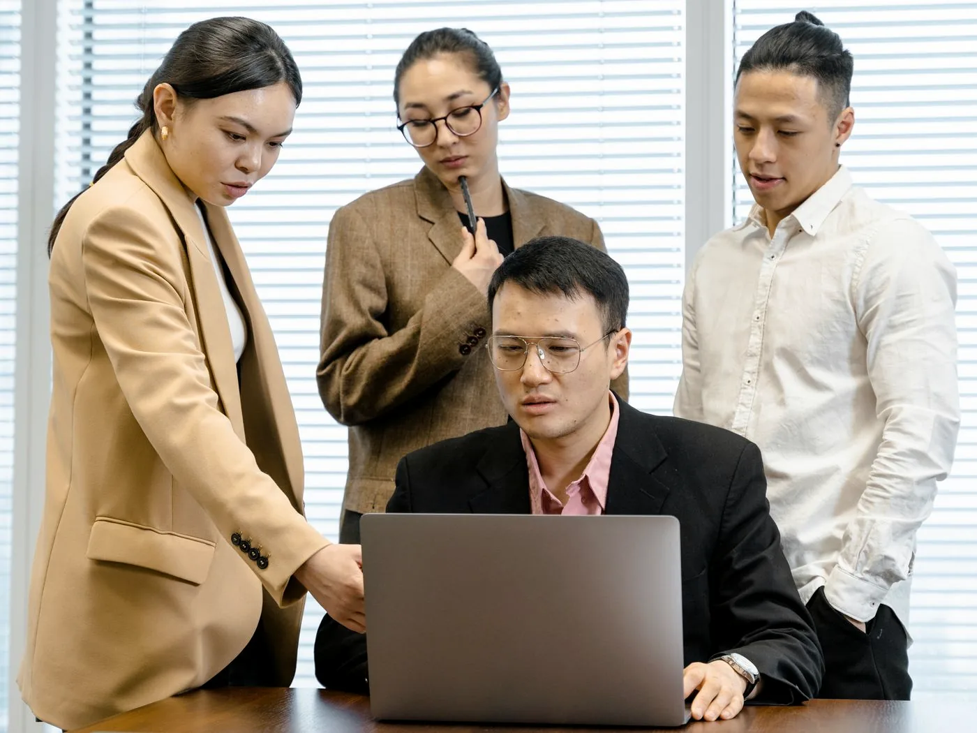 实施人员与客户一起复盘运营数据